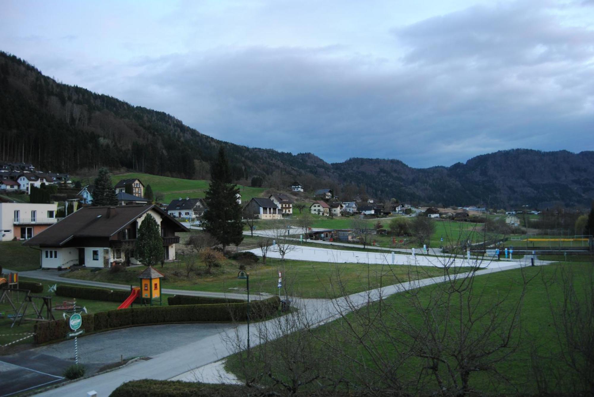 Fewo Ossiach Bagian luar foto